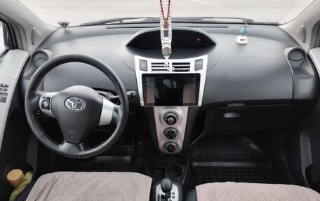 Toyota Yaris III рестайлинг, 2007 год, 650 000 рублей, 6 фотография