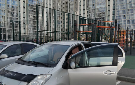 Toyota Yaris III рестайлинг, 2007 год, 650 000 рублей, 3 фотография