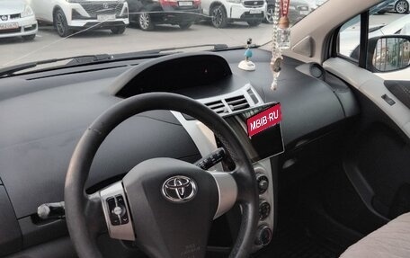 Toyota Yaris III рестайлинг, 2007 год, 650 000 рублей, 11 фотография