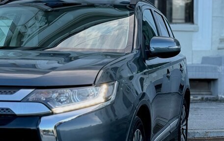 Mitsubishi Outlander III рестайлинг 3, 2019 год, 1 899 000 рублей, 4 фотография