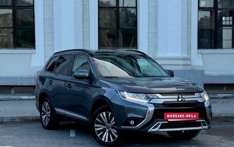 Mitsubishi Outlander III рестайлинг 3, 2019 год, 1 899 000 рублей, 5 фотография