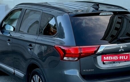 Mitsubishi Outlander III рестайлинг 3, 2019 год, 1 899 000 рублей, 10 фотография