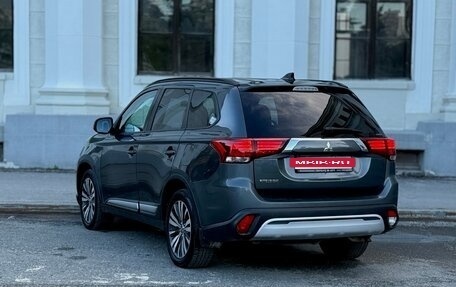 Mitsubishi Outlander III рестайлинг 3, 2019 год, 1 899 000 рублей, 9 фотография
