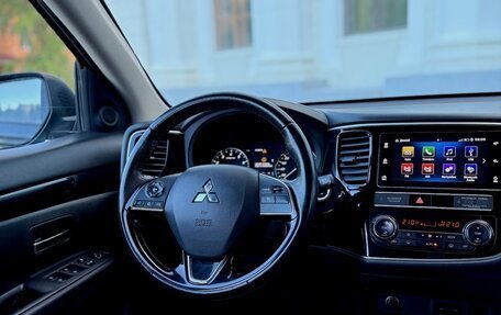 Mitsubishi Outlander III рестайлинг 3, 2019 год, 1 899 000 рублей, 21 фотография