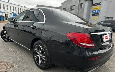 Mercedes-Benz E-Класс, 2019 год, 2 350 000 рублей, 3 фотография