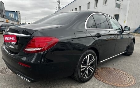 Mercedes-Benz E-Класс, 2019 год, 2 350 000 рублей, 2 фотография