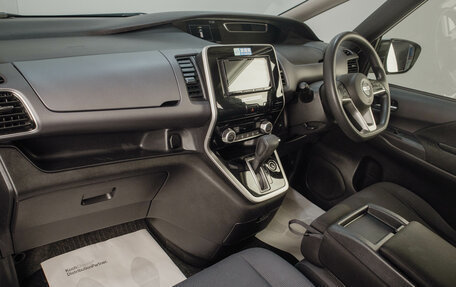 Nissan Serena IV, 2019 год, 2 299 000 рублей, 8 фотография