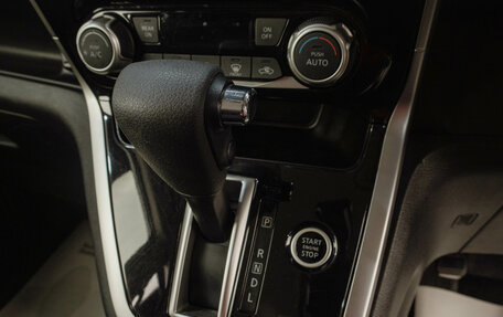 Nissan Serena IV, 2019 год, 2 299 000 рублей, 14 фотография