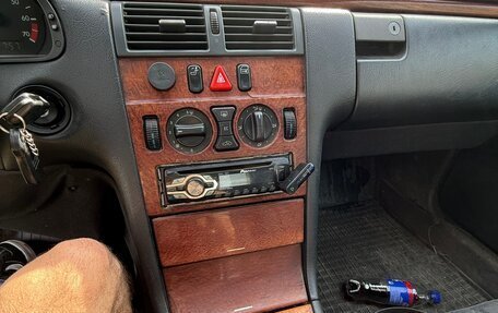 Mercedes-Benz E-Класс, 1997 год, 250 000 рублей, 10 фотография