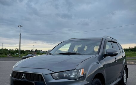 Mitsubishi Outlander III рестайлинг 3, 2010 год, 850 000 рублей, 3 фотография