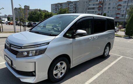 Toyota Voxy III, 2014 год, 1 800 000 рублей, 2 фотография