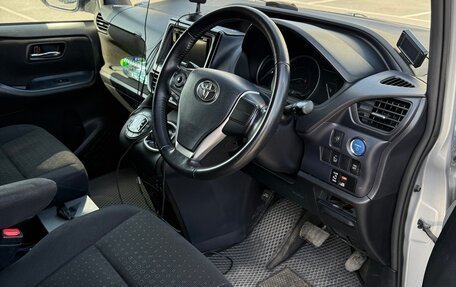 Toyota Voxy III, 2014 год, 1 800 000 рублей, 9 фотография