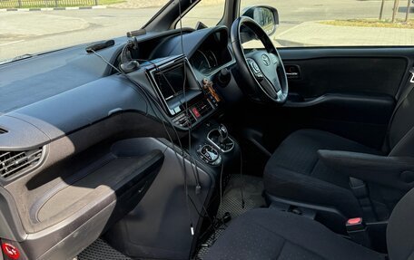 Toyota Voxy III, 2014 год, 1 800 000 рублей, 8 фотография