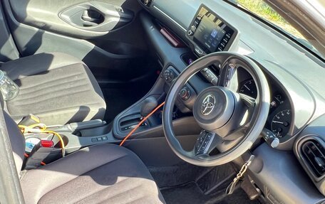 Toyota Yaris, 2020 год, 1 250 000 рублей, 13 фотография