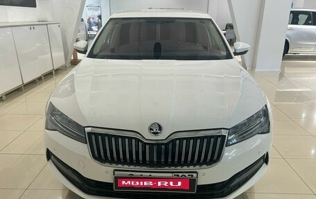 Skoda Superb III рестайлинг, 2021 год, 2 499 000 рублей, 2 фотография