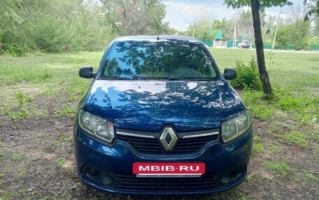Renault Logan II, 2017 год, 710 000 рублей, 4 фотография