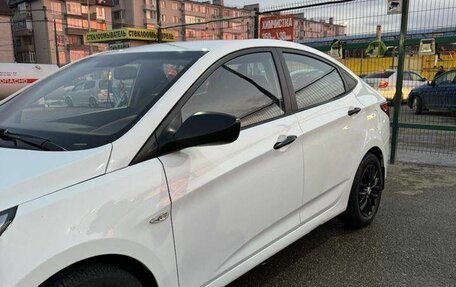 Hyundai Solaris II рестайлинг, 2015 год, 870 000 рублей, 3 фотография