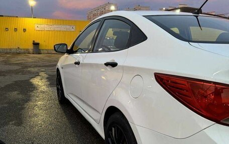 Hyundai Solaris II рестайлинг, 2015 год, 870 000 рублей, 5 фотография