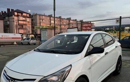 Hyundai Solaris II рестайлинг, 2015 год, 870 000 рублей, 2 фотография