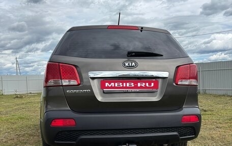 KIA Sorento II рестайлинг, 2011 год, 980 000 рублей, 2 фотография