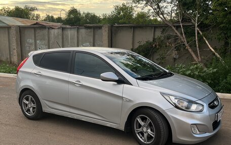 Hyundai Solaris II рестайлинг, 2011 год, 835 000 рублей, 3 фотография
