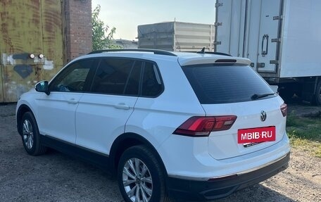 Volkswagen Tiguan II, 2021 год, 2 000 000 рублей, 2 фотография