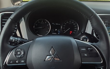 Mitsubishi Outlander III рестайлинг 3, 2021 год, 2 700 000 рублей, 9 фотография