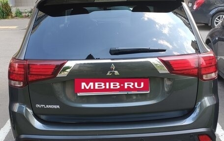 Mitsubishi Outlander III рестайлинг 3, 2021 год, 2 700 000 рублей, 2 фотография