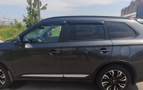 Mitsubishi Outlander III рестайлинг 3, 2021 год, 2 700 000 рублей, 12 фотография
