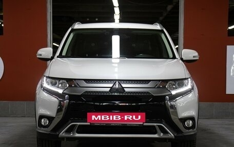 Mitsubishi Outlander III рестайлинг 3, 2020 год, 2 498 000 рублей, 2 фотография