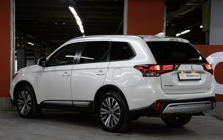 Mitsubishi Outlander III рестайлинг 3, 2020 год, 2 498 000 рублей, 7 фотография
