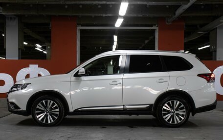 Mitsubishi Outlander III рестайлинг 3, 2020 год, 2 498 000 рублей, 8 фотография