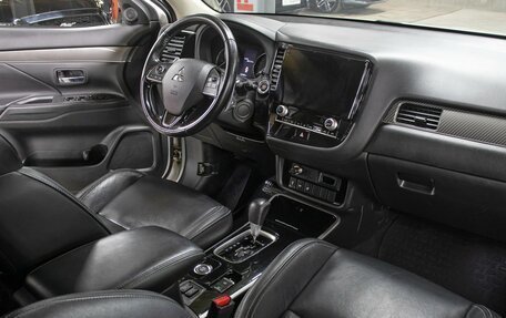 Mitsubishi Outlander III рестайлинг 3, 2020 год, 2 498 000 рублей, 11 фотография