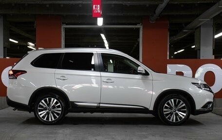 Mitsubishi Outlander III рестайлинг 3, 2020 год, 2 498 000 рублей, 4 фотография