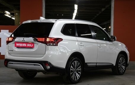 Mitsubishi Outlander III рестайлинг 3, 2020 год, 2 498 000 рублей, 5 фотография