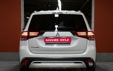 Mitsubishi Outlander III рестайлинг 3, 2020 год, 2 498 000 рублей, 6 фотография