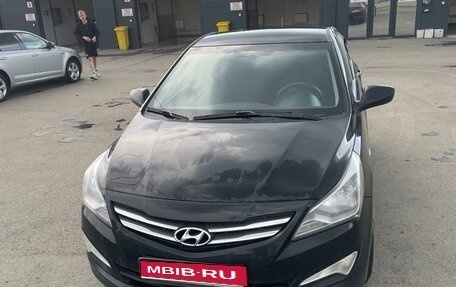 Hyundai Solaris II рестайлинг, 2015 год, 1 150 000 рублей, 1 фотография