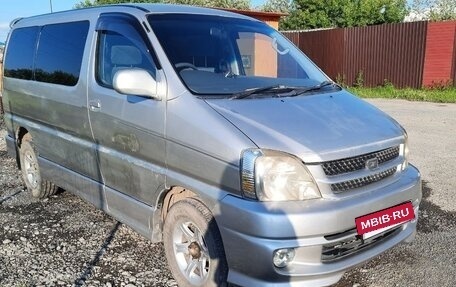 Toyota Regius, 2001 год, 990 000 рублей, 9 фотография