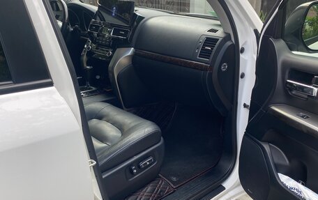 Toyota Land Cruiser 200, 2015 год, 4 700 000 рублей, 6 фотография