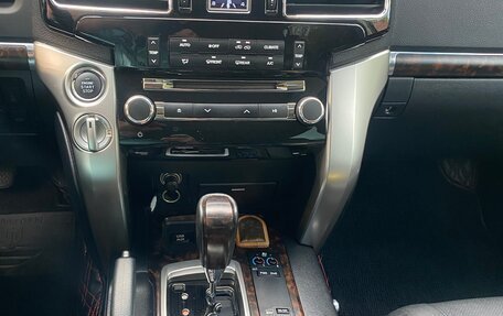 Toyota Land Cruiser 200, 2015 год, 4 700 000 рублей, 10 фотография