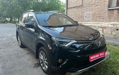 Toyota RAV4, 2016 год, 2 740 000 рублей, 6 фотография