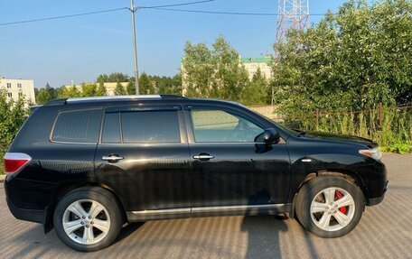 Toyota Highlander III, 2012 год, 2 400 000 рублей, 2 фотография