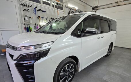 Toyota Voxy III, 2019 год, 2 250 000 рублей, 4 фотография