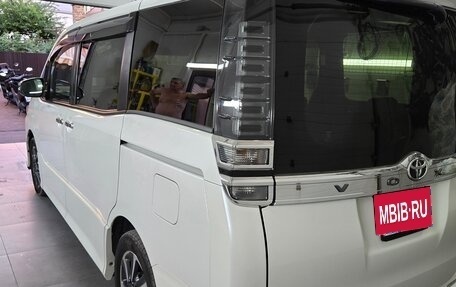Toyota Voxy III, 2019 год, 2 250 000 рублей, 6 фотография