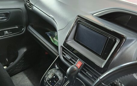Toyota Voxy III, 2019 год, 2 250 000 рублей, 12 фотография