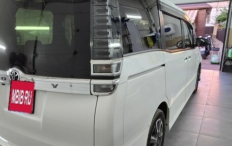 Toyota Voxy III, 2019 год, 2 250 000 рублей, 7 фотография