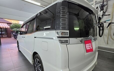 Toyota Voxy III, 2019 год, 2 250 000 рублей, 5 фотография