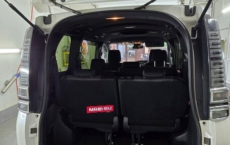 Toyota Voxy III, 2019 год, 2 250 000 рублей, 23 фотография