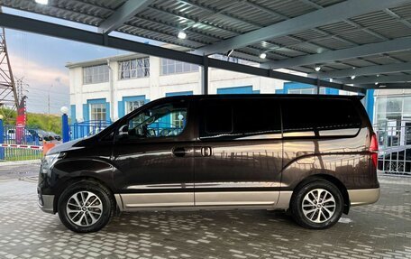 Hyundai Grand Starex Grand Starex I рестайлинг 2, 2018 год, 3 599 000 рублей, 2 фотография