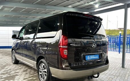 Hyundai Grand Starex Grand Starex I рестайлинг 2, 2018 год, 3 599 000 рублей, 3 фотография